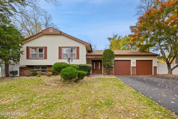 11 Woodview Drive, Marlboro, NJ 07746