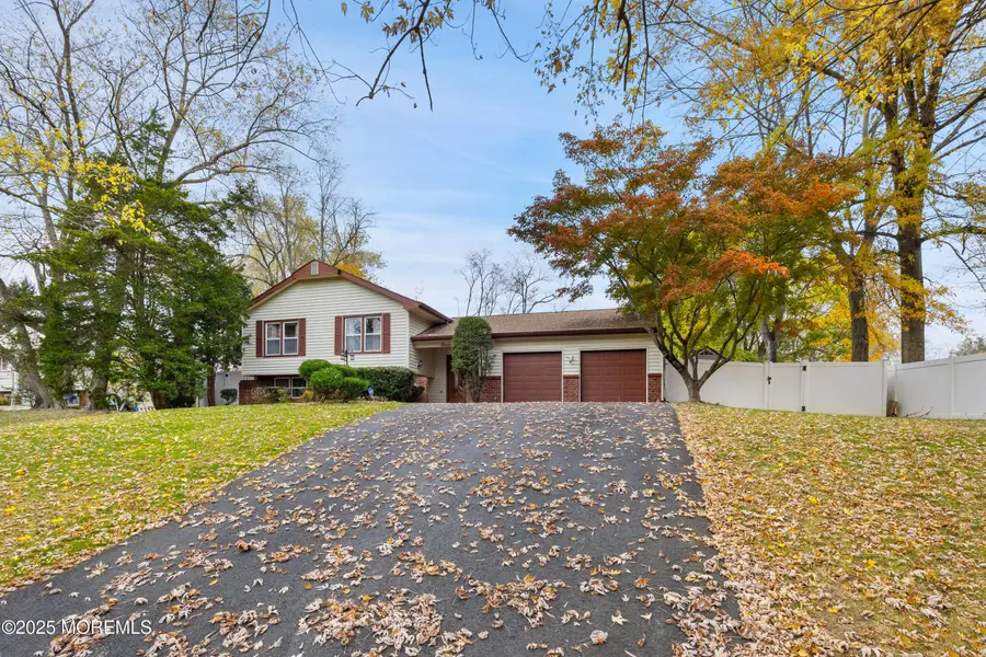 11 Woodview Drive, Marlboro, NJ 07746 - Image #3