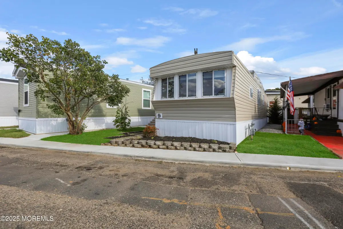 9 Avenue A, Hazlet, NJ 07734 - Image #1