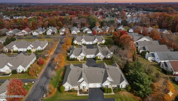 45 Deer Chase Lane, Lakewood, NJ 08701