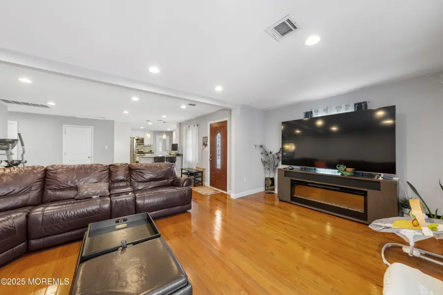 436 Applegate Avenue, Toms River, NJ 08757 - Image #2