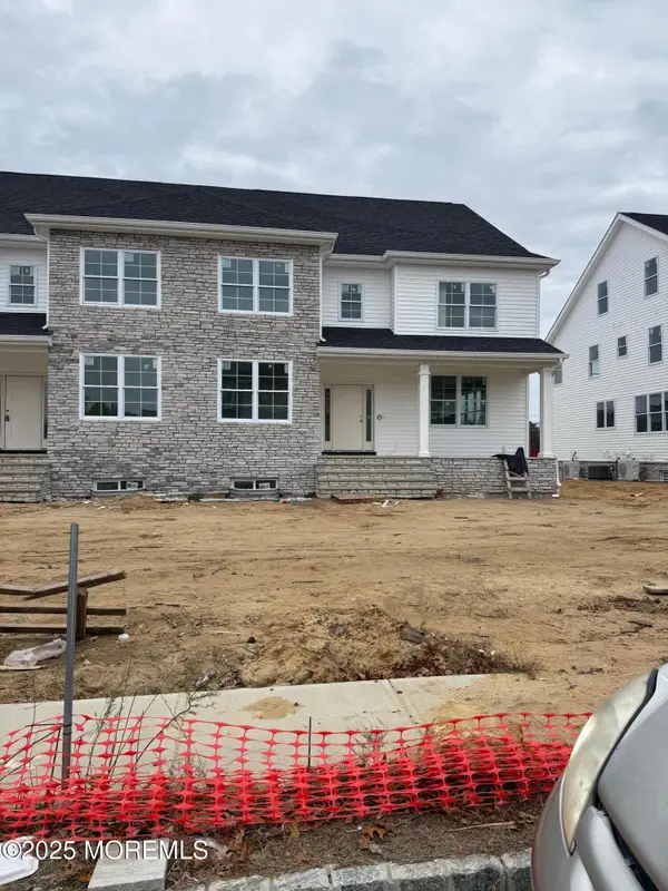 6 Holden Square, Lakewood, NJ 08701