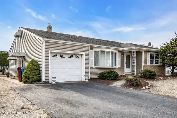 50 Oakfield Road, Toms River, NJ 08757