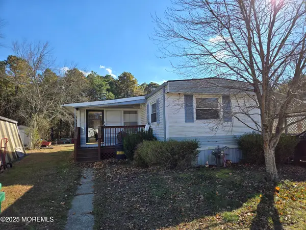 35 Boxwood Drive, Jackson, NJ 08527