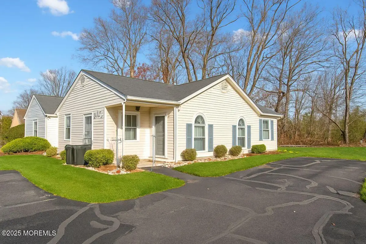 35 Ivy Ridge Close, Freehold, NJ 07728 - Image #1