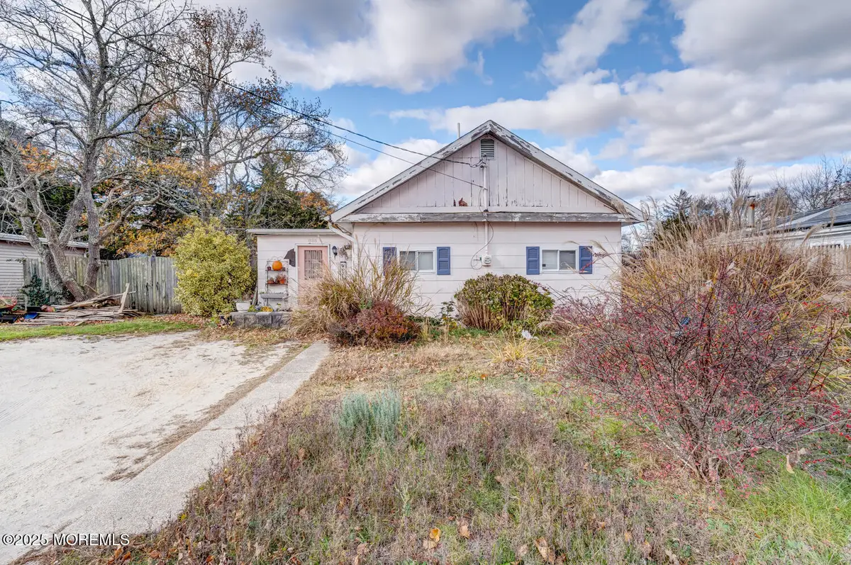 886 Radio Road, Mystic Island, NJ 08087 - Image #1