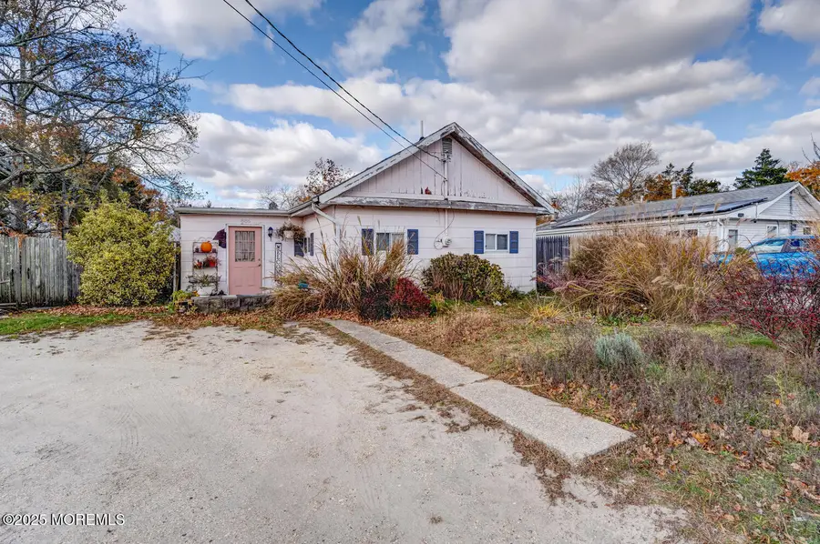 886 Radio Road, Mystic Island, NJ 08087 - Image #2