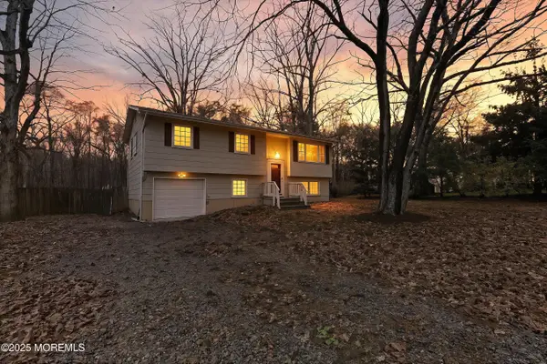 17 Walter Drive, Jackson, NJ 08527