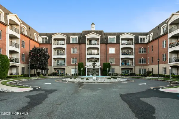 325 Regency Place, Woodbridge, NJ 07095