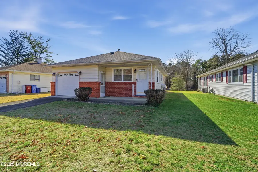 31 Charlotteville Drive, Toms River, NJ 08757 - Image #3