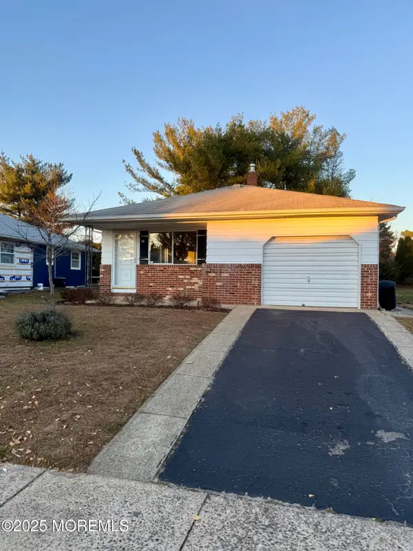 8 Nevis Court, Toms River, NJ 08757