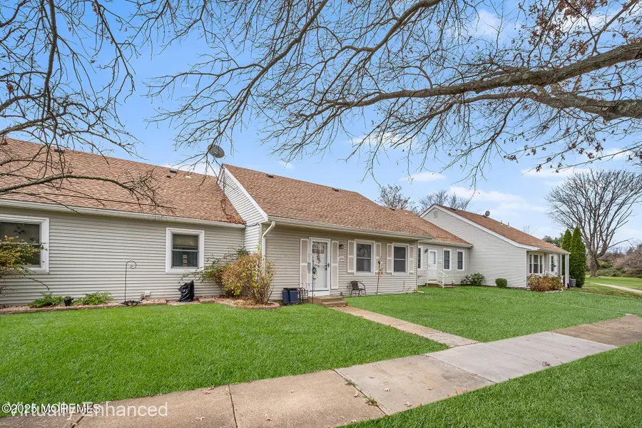 24 Calle De Elvira #B, Freehold, NJ 07728 - Image #2