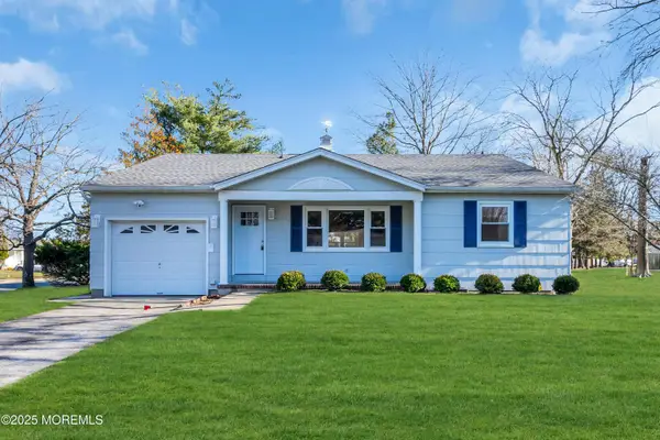 89 Brakenbury Drive, Toms River, NJ 08757