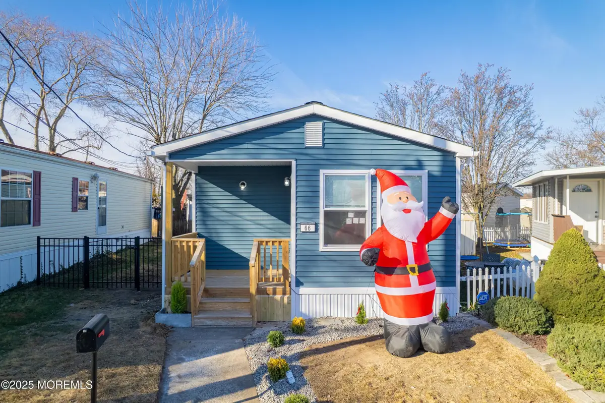 66 Bayshore Mobile Mnr, Hazlet, NJ 07730 - Image #1