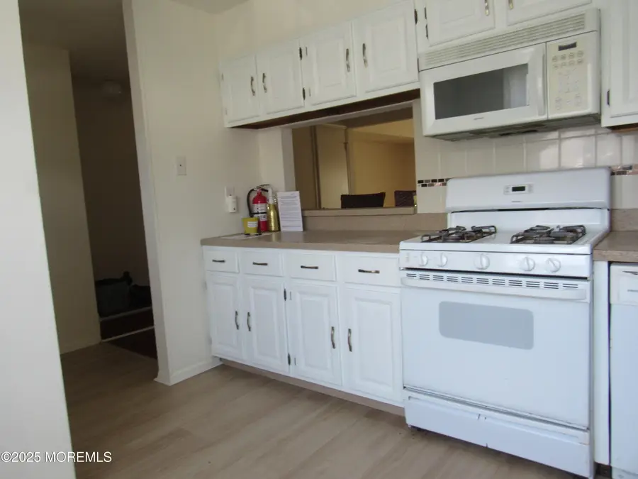 32 Lafayette Court, North Brunswick, NJ 08902 - Image #3