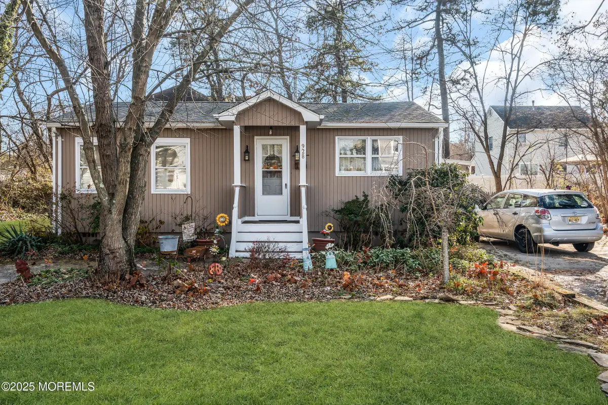 928 4th Avenue, Toms River, NJ 08757 - Image #1