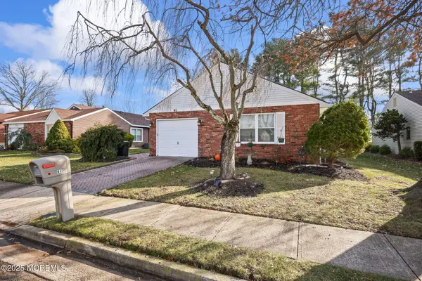 41 Suffolk Way, Marlboro, NJ 07746