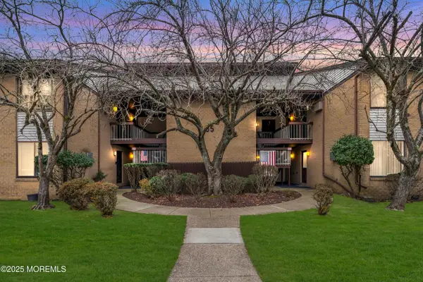 55 Amberly Drive #G, Manalapan, NJ 07726