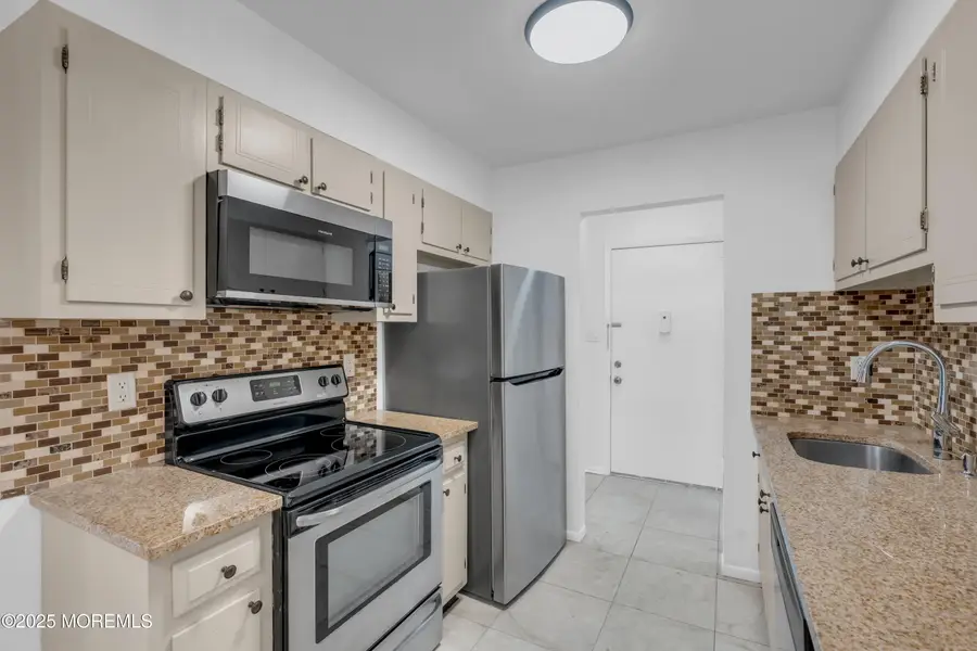 55 Amberly Drive #G, Manalapan Township, NJ 07726 - Image #3