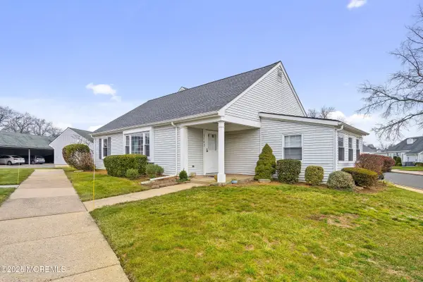 142 Providence Way #142C, Monroe, NJ 08831