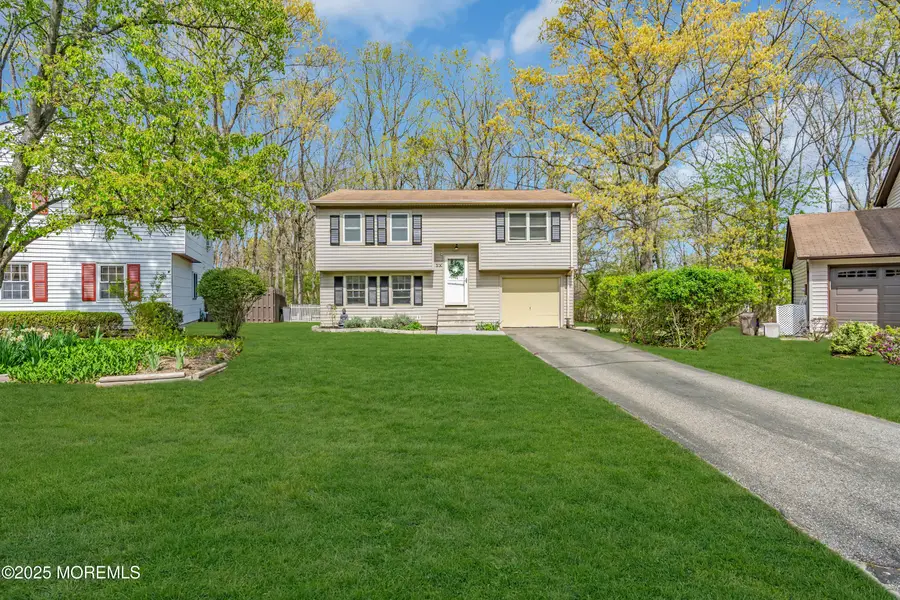 6 Robin Road #1000, Howell, NJ 07731 - Image #3