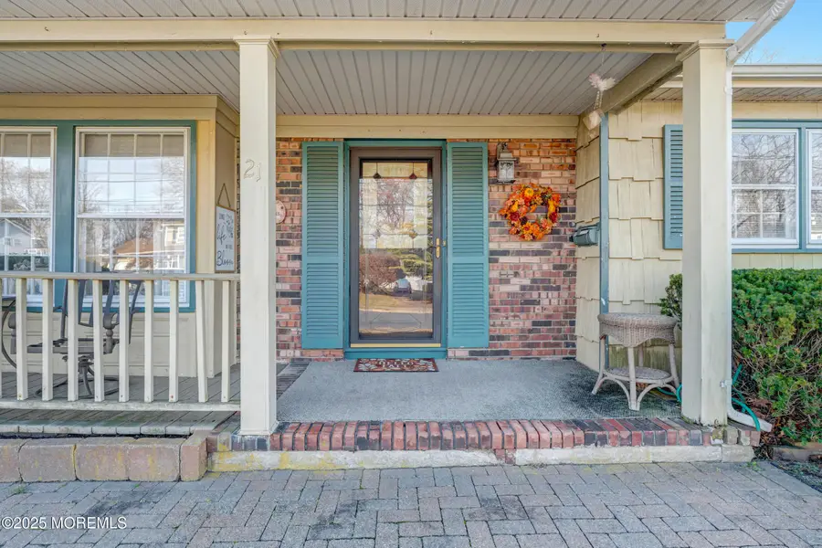 21 Meadowbrook Drive, Howell, NJ 07731 - Image #3