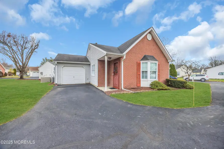 7 Gatley Close, Freehold, NJ 07728 - Image #3