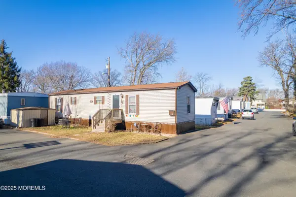 31 Sams Trailer Ct Court, Hazlet, NJ 07730