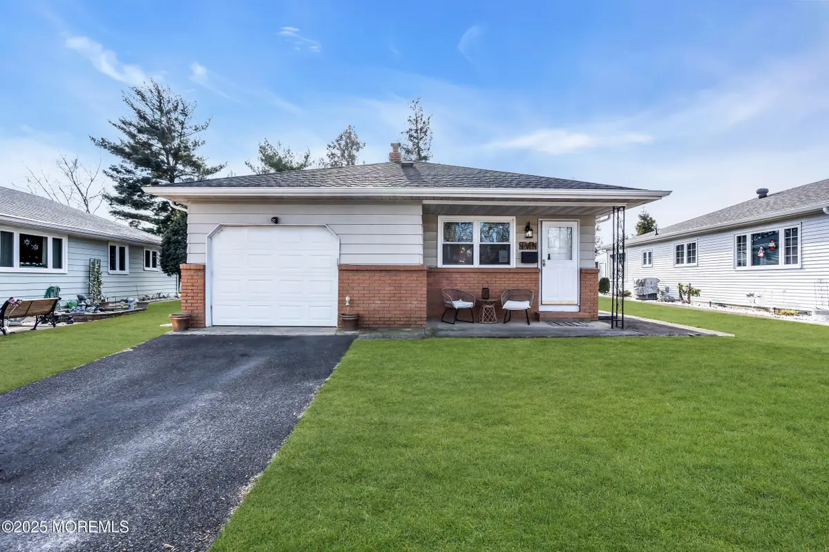 7 Georgetown Drive, Toms River, NJ 08757 - Image #1