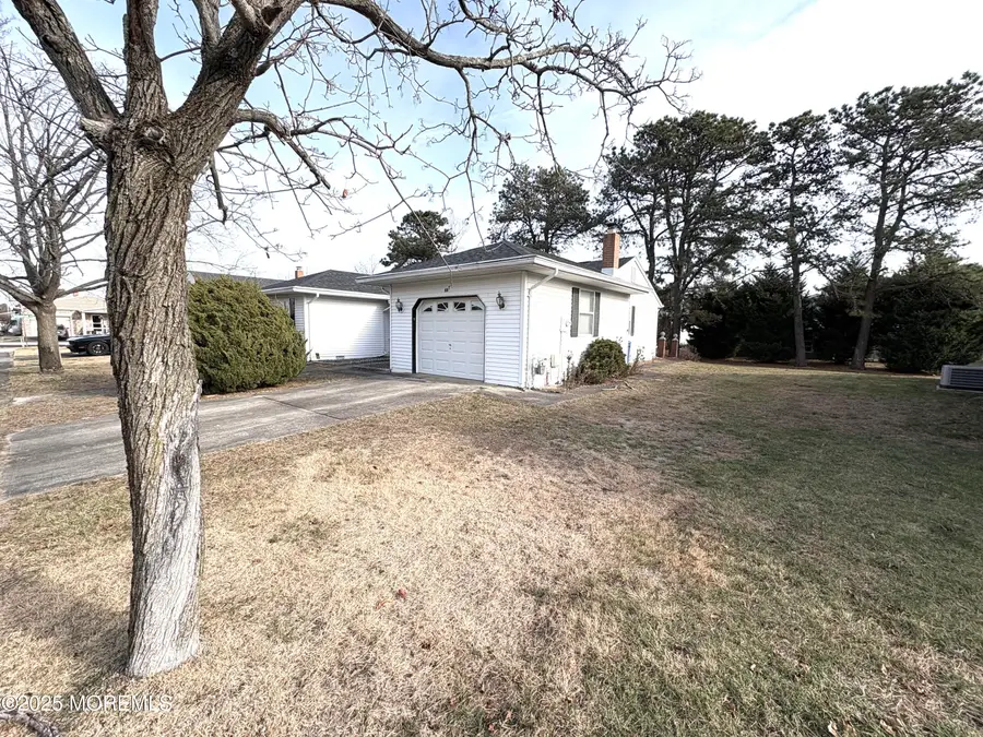 11 Tampa Lane, Toms River, NJ 08757 - Image #3