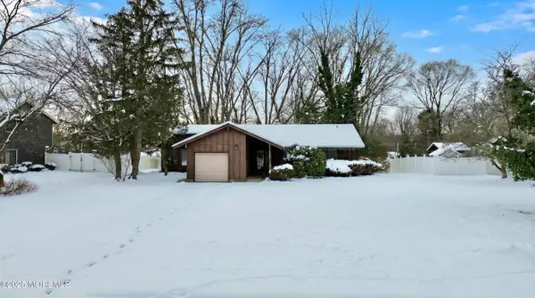 15 Summit Avenue, Manalapan, NJ 07726