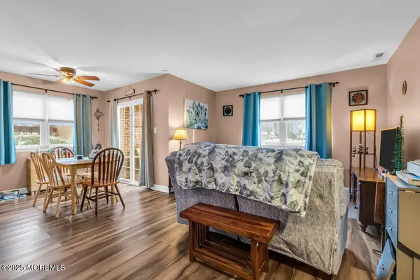 27-2 Florence Tollgate Apts Place #2, Florence, NJ 08518