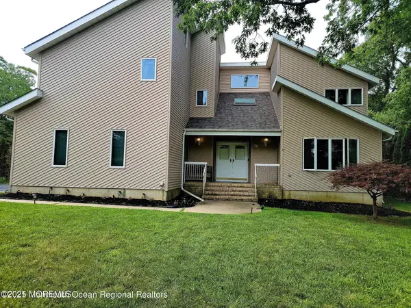 28 Musket Lane, Eatontown, NJ 07724