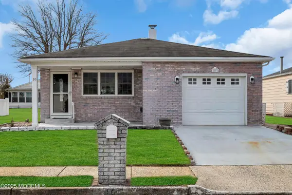 10 Aztec Court, Toms River, NJ 08757