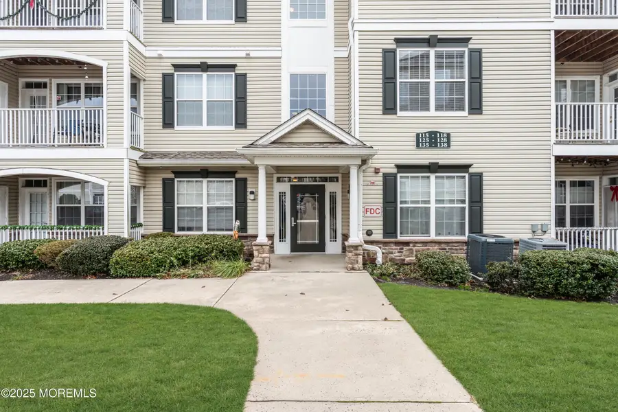 136 Mill Pond Way #22, Eatontown, NJ 07724 - Image #2