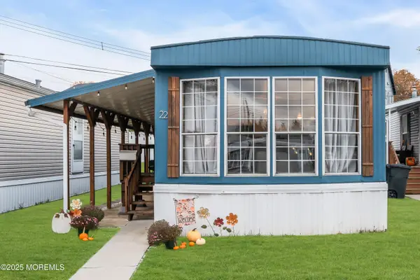 22 Shore Haven Park, Hazlet, NJ 07730