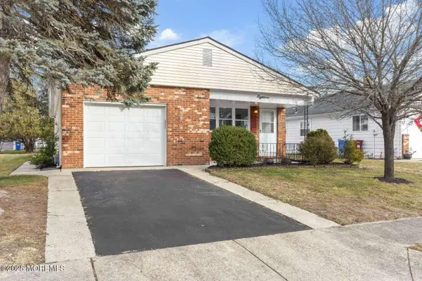 18 La Terraza Drive, Toms River, NJ 08757