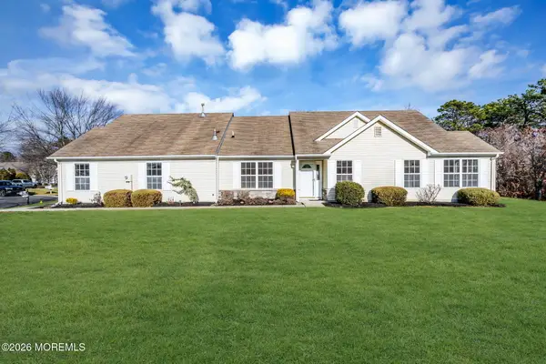 16 Rosewood Court, Lakewood, NJ 08701