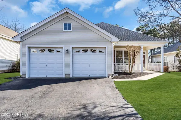 19 Goldenedge Way, Lakewood, NJ 08701