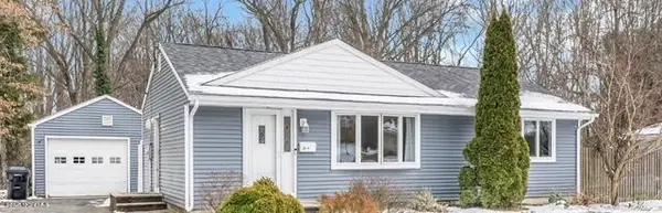 39 Melrose Terrace, Middletown, NJ 07748