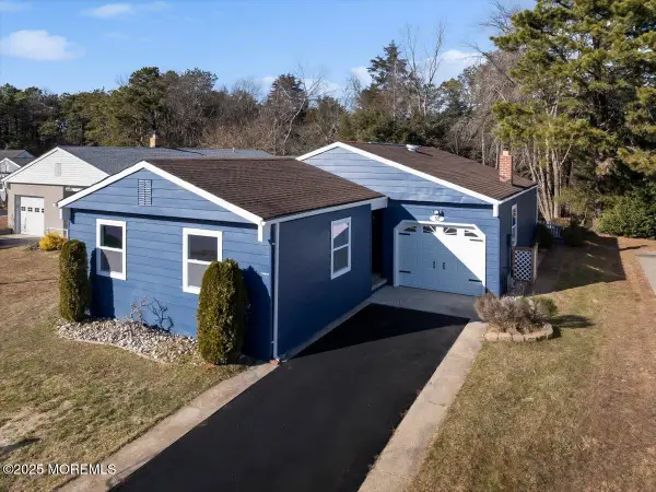 52 Santiago Court, Toms River, NJ 08757