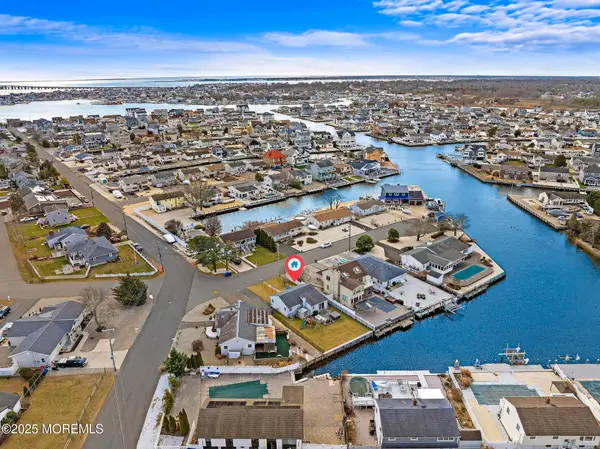 4 Jamaica Avenue, Toms River, NJ 08753