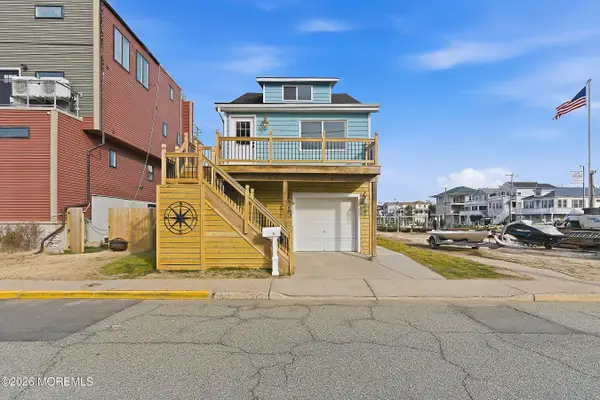 11 Cheerful Place, Highlands, NJ 07732