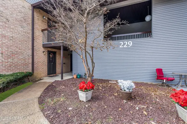 229 Medford Court #A, Manalapan, NJ 07726