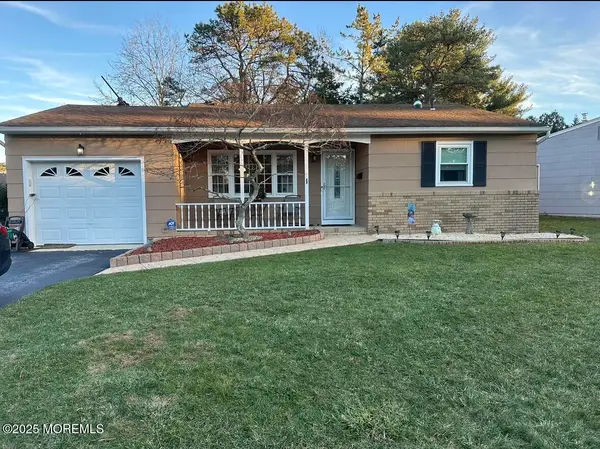 1 Cambridge Court, Toms River, NJ 08757