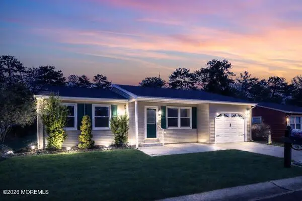 40 Chelsea Drive #70, Whiting, NJ 08759