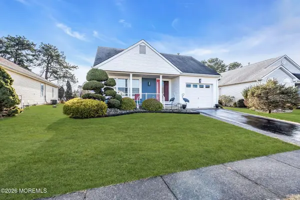 69 Portsmouth Drive, Toms River, NJ 08757