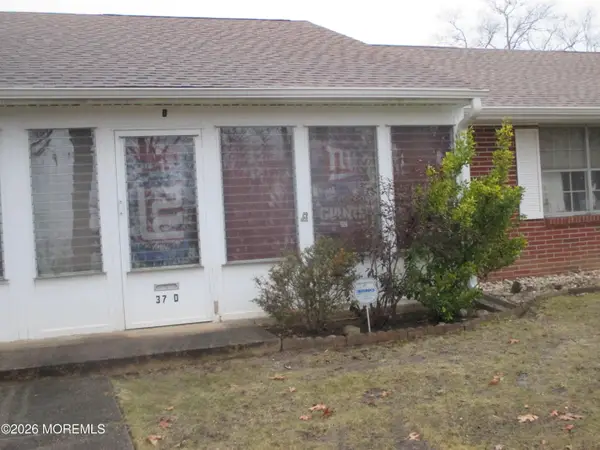 37D Cambridge Court, Lakewood, NJ 08701