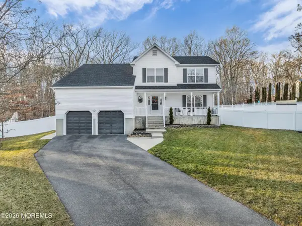 144 Lakeview Court, Toms River, NJ 08753