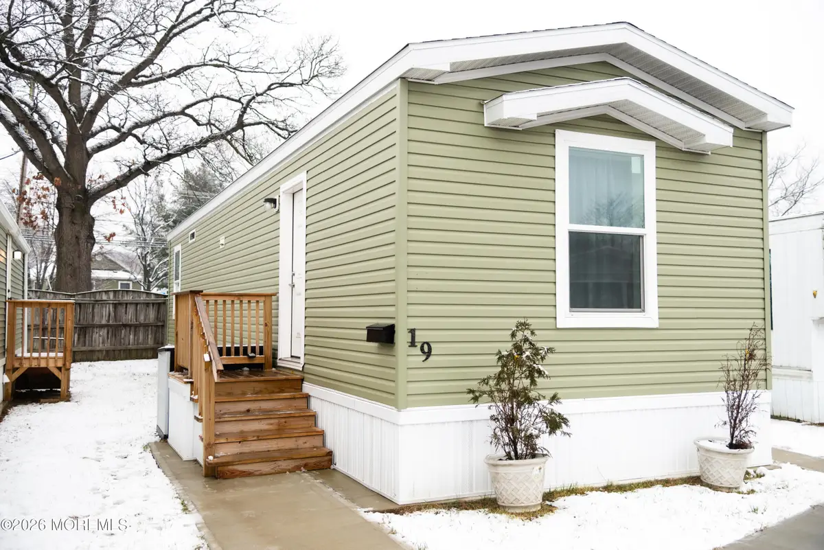 19 Avenue A, Hazlet, NJ 07734 - Image #1